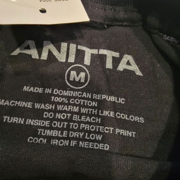 Anitta Photo Collage Glitter Logo Boyfriend Fit Girls T-Shirt Size Medium NEW! - Picture 6 of 11